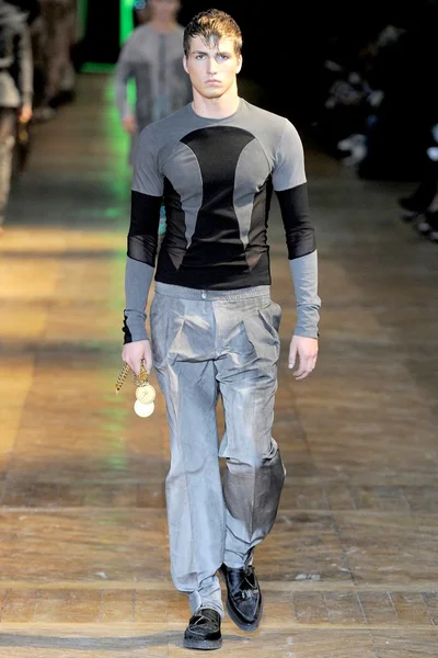 Look 11